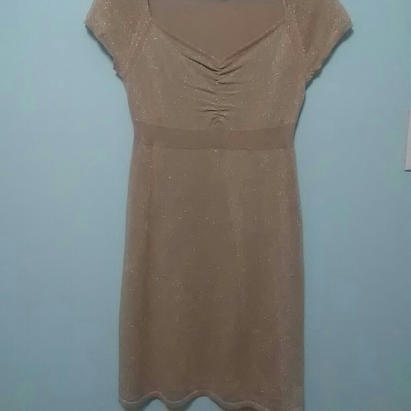 Dress I never got to wore - Picture 3 of 3